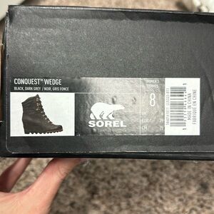 NEW IN BOX Sorel conquest leather wedge boots .